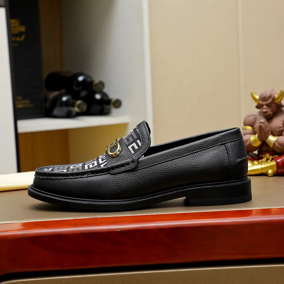 Men's shoes💰460 🕷🕷【FENDI】The latest men's formal leather shoes🇨🇳Classic series not to be missed💯The first layer is made of imported first-layer cowhide☘Original quality, the leather is smooth and delicate🎋The version is awesome, the perfect streamlined outline🍇🐮Leather lining, color, size 38-45...